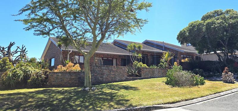 4 Bedroom Property for Sale in Middedorp Western Cape